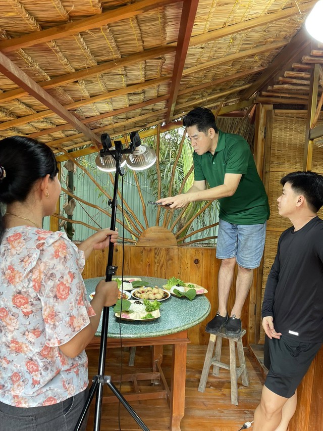 Nam nghệ sĩ đ&igrave;nh đ&aacute;m bỏ phố về qu&ecirc;, ở trong nh&agrave; l&aacute; 36 m2, hằng ng&agrave;y chỉ l&agrave;m một việc m&agrave; ai cũng ao ước - Ảnh 8.