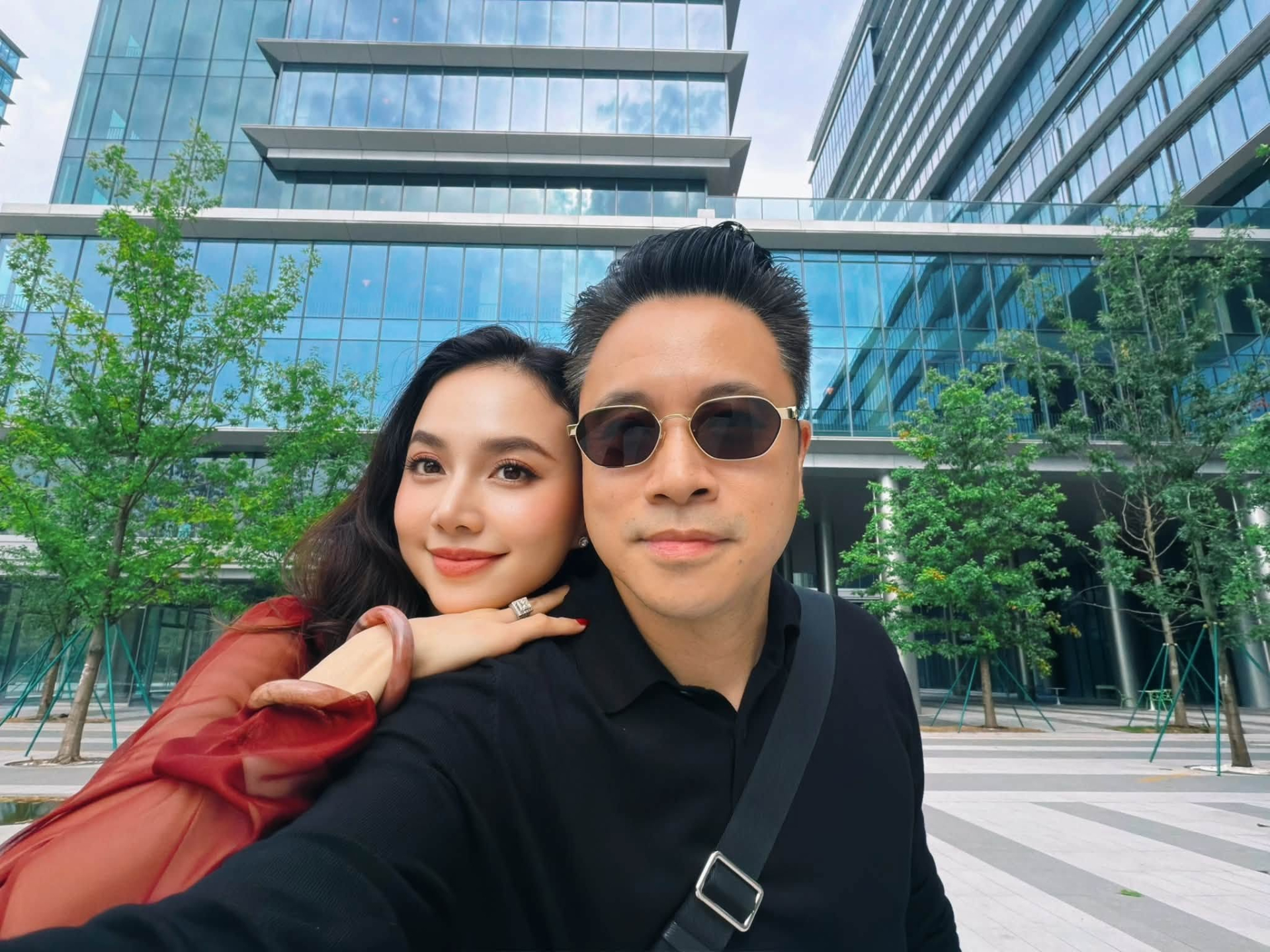 Nữ nghệ sĩ sang Mỹ, mẹ chồng dạy: "Con c&oacute; thể mất tất cả nhưng đừng để mất đức tin" - Ảnh 1.