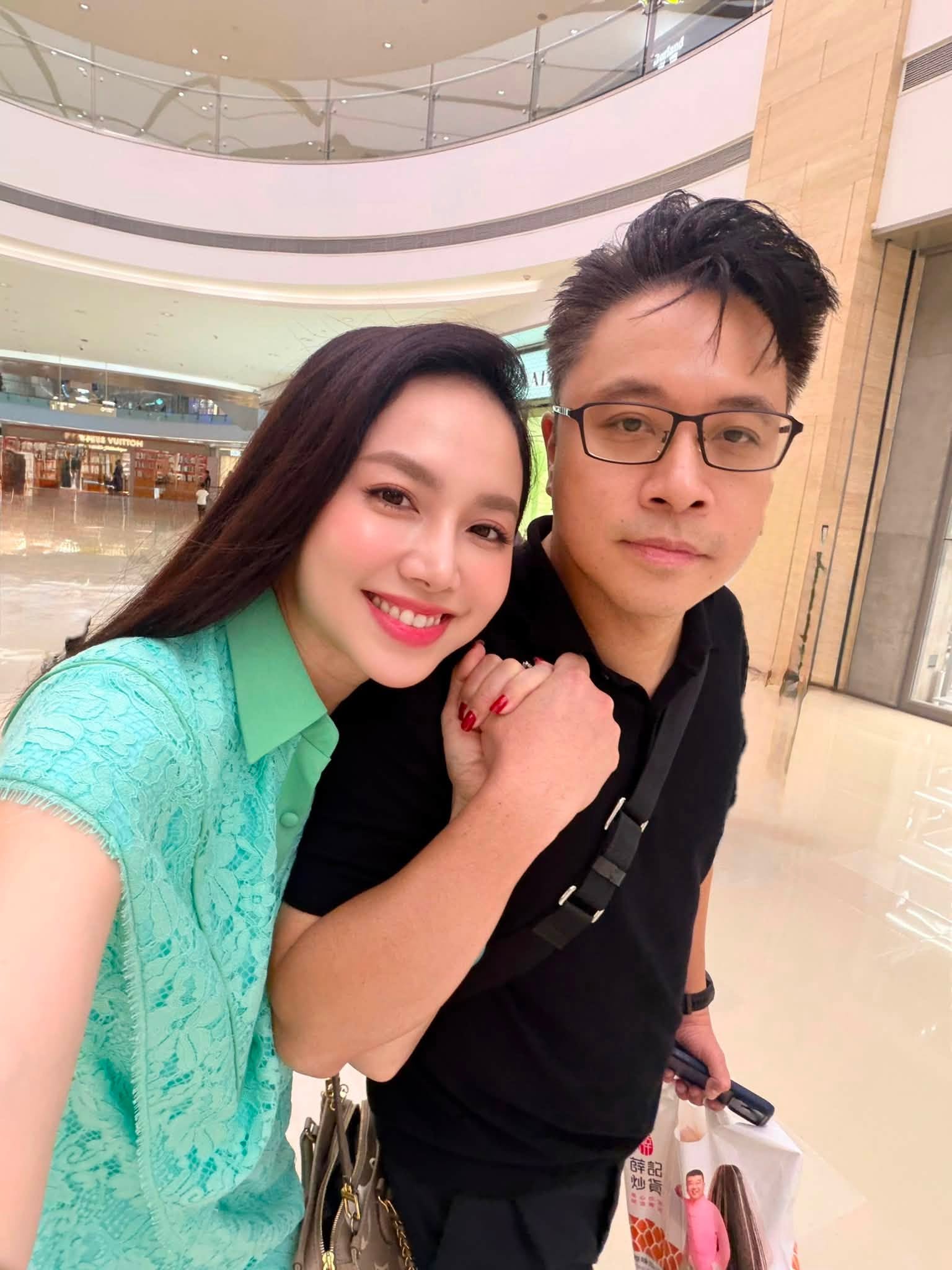 Nữ nghệ sĩ Việt sang Mỹ thăm bố chồng, chia sẻ điều khiến c&ocirc; cảm động - Ảnh 3.