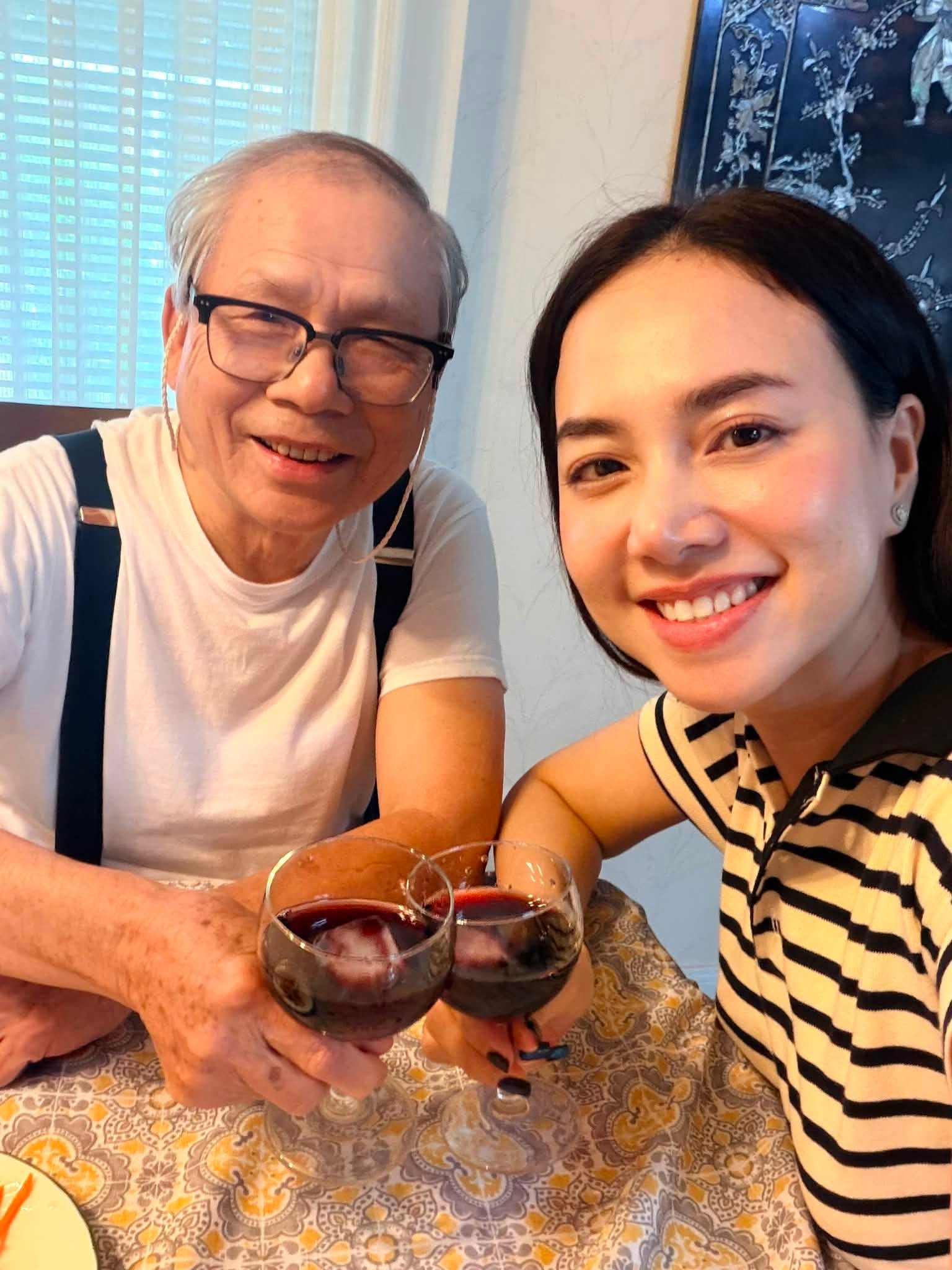 Nữ nghệ sĩ Việt sang Mỹ thăm bố chồng, chia sẻ điều khiến c&ocirc; cảm động - Ảnh 2.