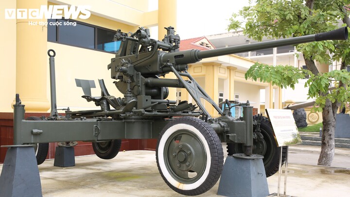 Những hiện vật đặc biệt và xác máy bay B52 tại Bảo tàng Quân khu 3 - Ảnh 15.