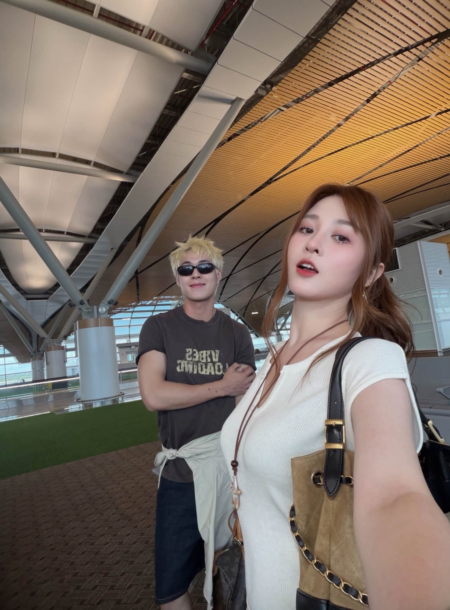 Cặp Anh trai - diễn vi&ecirc;n hơn 7 tuổi xưng h&ocirc; vợ chồng, lộ bằng chứng đang sống chung - Ảnh 4.