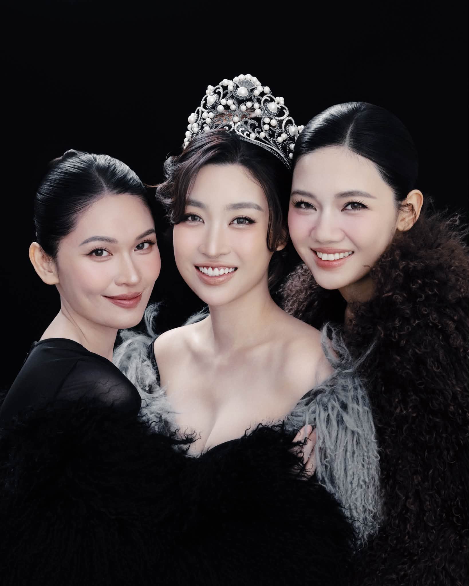 T&igrave;nh y&ecirc;u vi&ecirc;n m&atilde;n của &Aacute; hậu Th&ugrave;y Dung v&agrave; chồng tổng t&agrave;i đẹp nhất Vbiz - Ảnh 1.