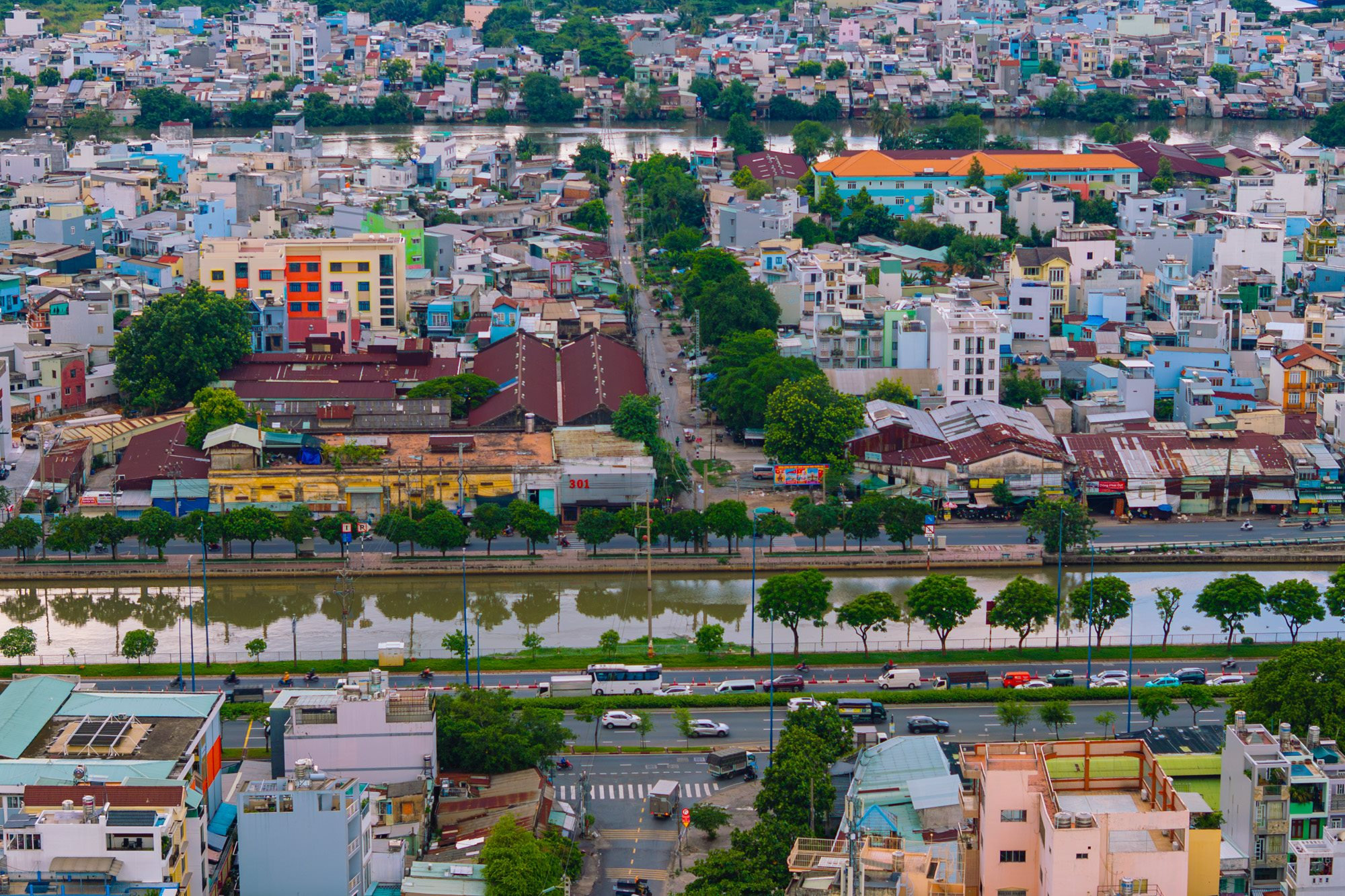 Cận cảnh đại c&ocirc;ng trường cầu đường B&igrave;nh Ti&ecirc;n 6.300 tỷ: M&aacute;y m&oacute;c rầm rộ san lấp mặt bằng, BĐS khu Nam chờ trục kết nối mới - Ảnh 10.