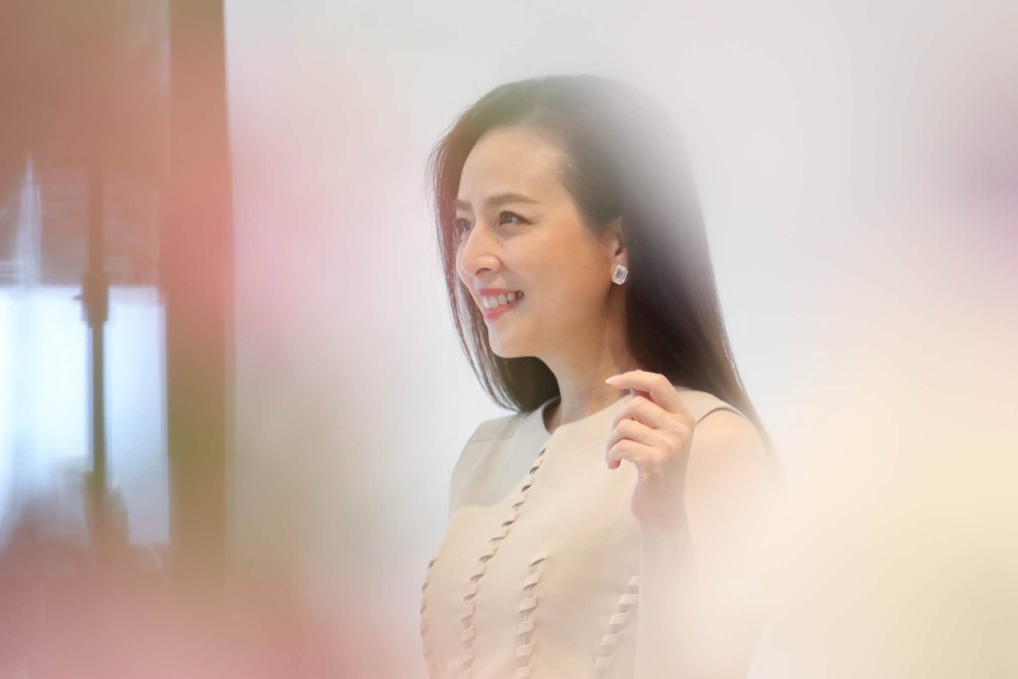 Thần thái của Madam Pang: 60 tuổi vẫn “ngầu” - Ảnh 3. Thần thái của Madam Pang: 60 tuổi vẫn “ngầu” - Ảnh 3.