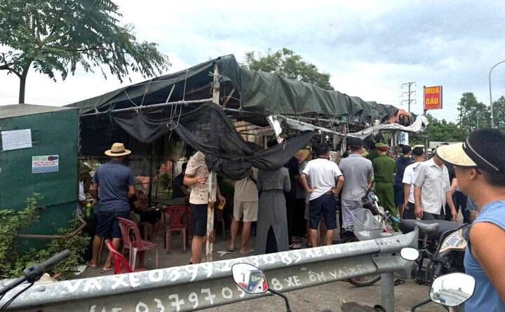 Ch&aacute;y qu&aacute;n ven Quốc lộ 5 ở Hưng Y&ecirc;n khiến người đ&agrave;n &ocirc;ng tử vong tại chỗ - Ảnh 1.