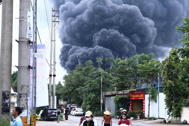 Ch&aacute;y qu&aacute;n ven Quốc lộ 5 ở Hưng Y&ecirc;n khiến người đ&agrave;n &ocirc;ng tử vong tại chỗ - Ảnh 2.
