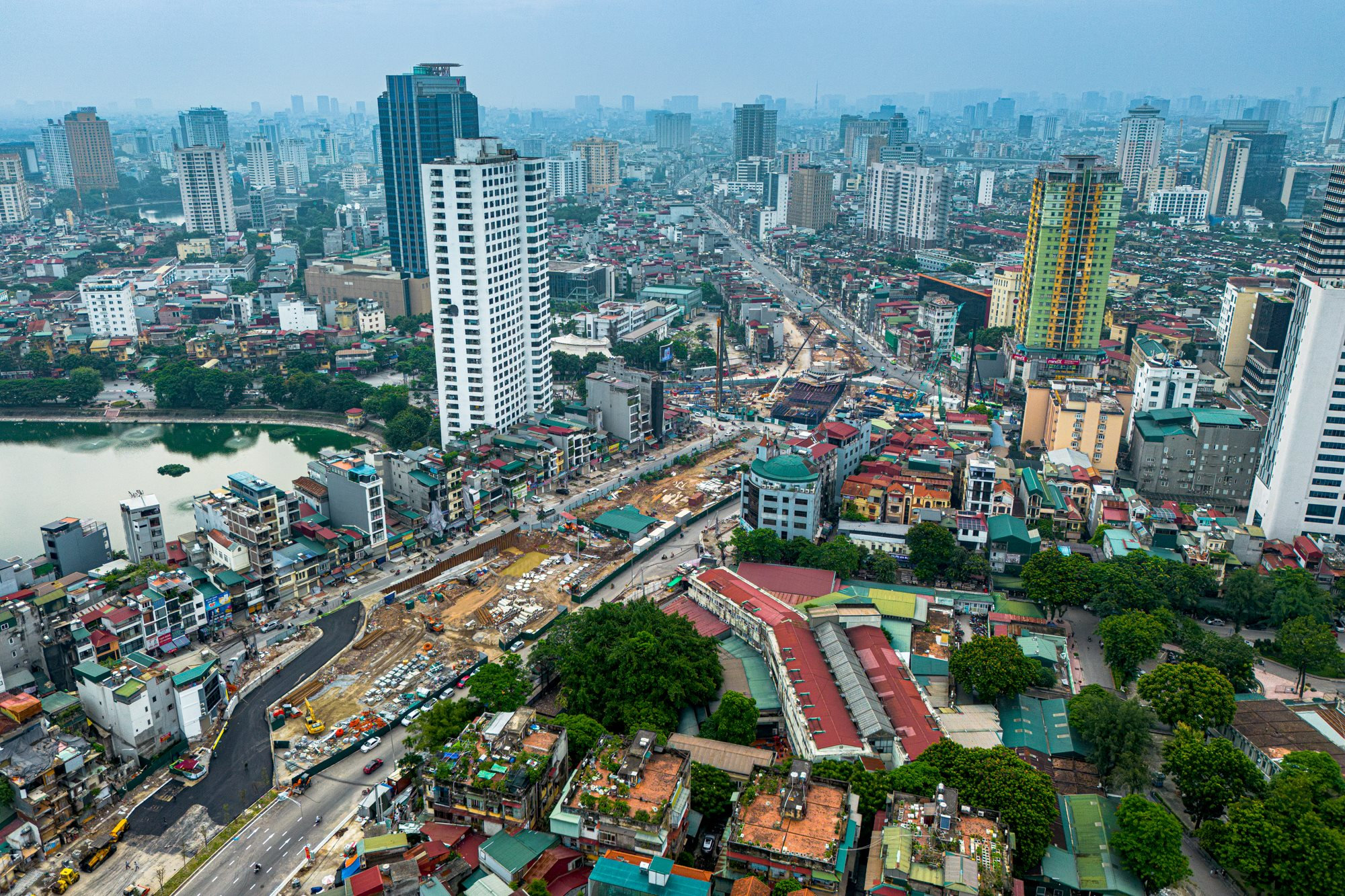 Ngắm tuyến đường rộng 8 l&agrave;n giữa trung t&acirc;m H&agrave; Nội: Mỗi m&eacute;t tốn 3,5 tỷ đồng, th&ocirc;ng xe dịp 2/9 - Ảnh 11.