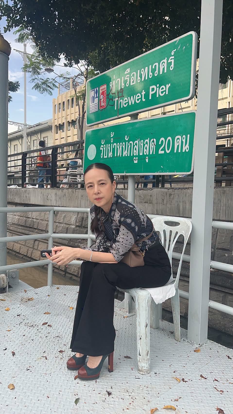 Thần thái của Madam Pang: 60 tuổi vẫn “ngầu” - Ảnh 2. Thần thái của Madam Pang: 60 tuổi vẫn “ngầu” - Ảnh 2.