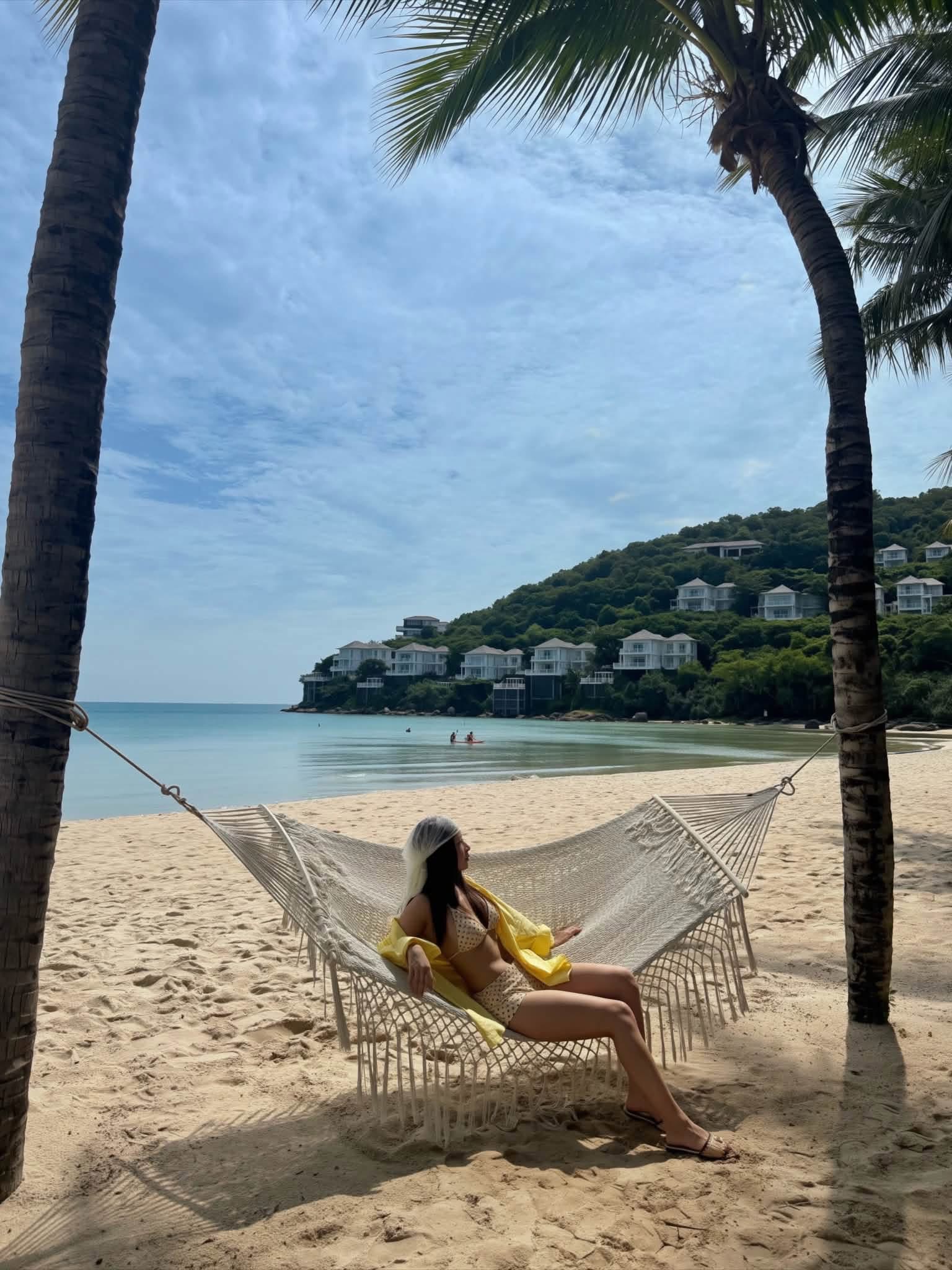 Chi Pu khoe dáng nóng bỏng trong bộ bikini gây sốt mạng xã hội 2026 - Ảnh 4. Chi Pu khoe dáng nóng bỏng trong bộ bikini gây sốt mạng xã hội 2026 - Ảnh 4.