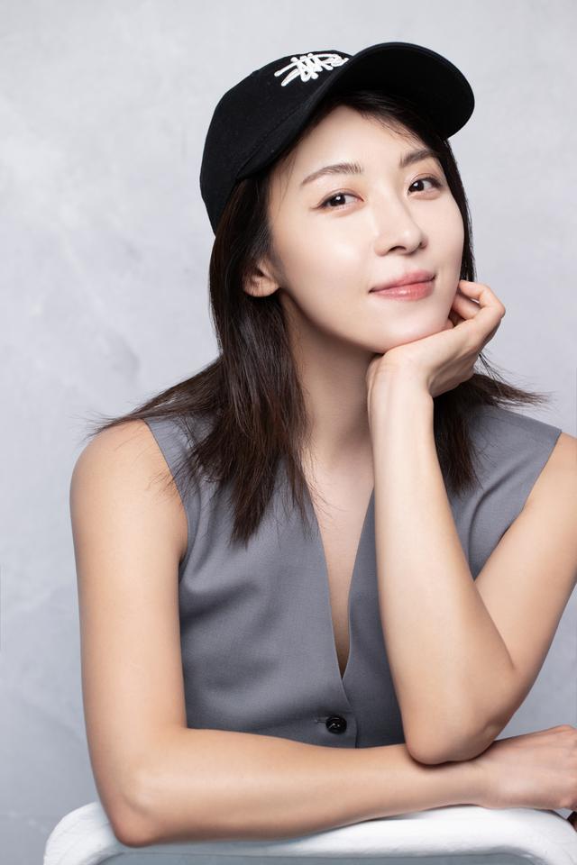 Ha Ji Won t&aacute;i xuất ấn tượng trong Bi Gwang: H&agrave;nh tr&igrave;nh hy sinh nhan sắc tuổi 48 - Ảnh 4.