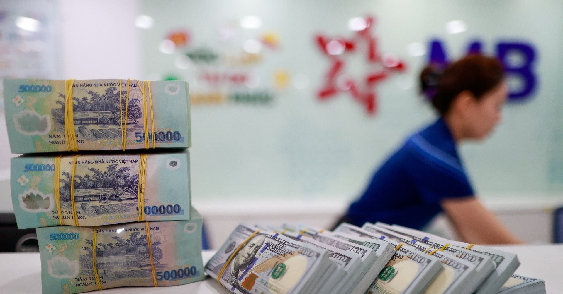 L&atilde;i suất ng&acirc;n h&agrave;ng 4/8 tại Agribank, Vietcombank, BIDV, VietinBank, MB, Sacombank, HDBan - Ảnh 1.