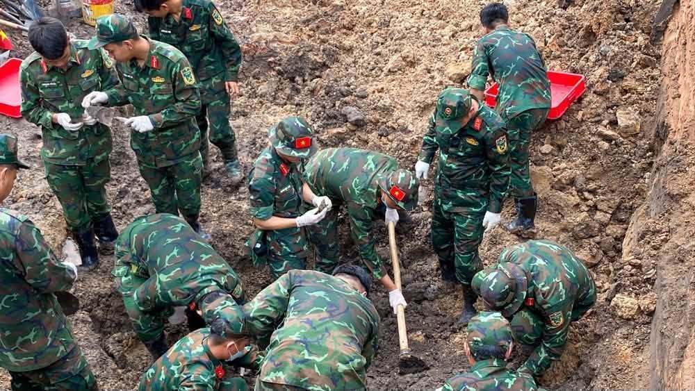 Tìm thấy 15 hài cốt liệt sĩ tại Công viên Lê Thị Riêng ngày 4 / 8 - Ảnh 1.