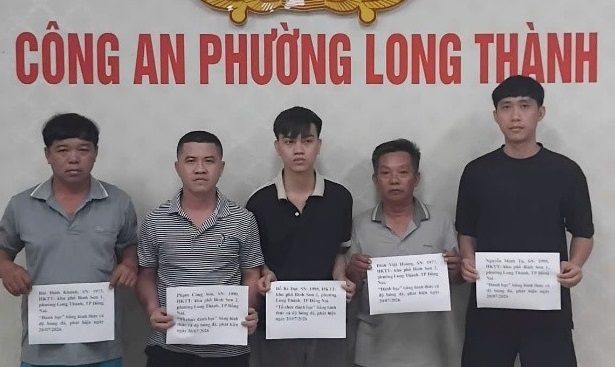 Công an điều tra giao dịch 97,8 triệu đồng: Tạm giữ Đỗ Bá Đạt SN 1998 và 4 người khác - Ảnh 1.