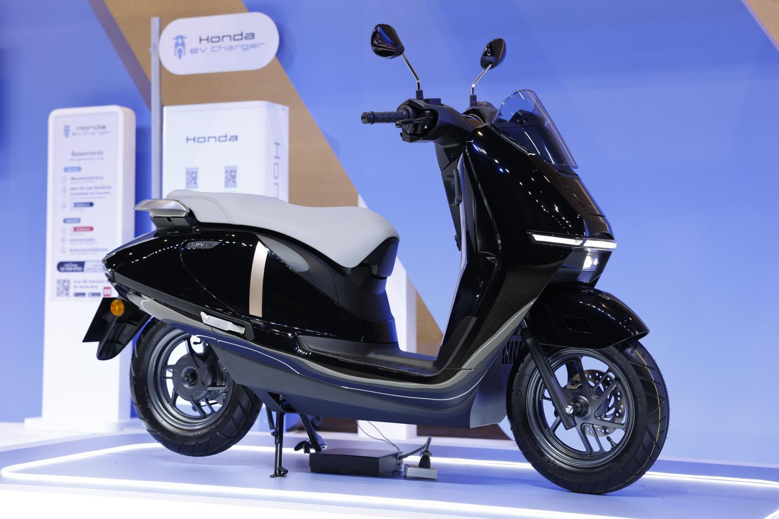 Chủ xe máy điện Honda: Đừng thần thánh hóa trạm đổi pin, tối về cắm sạc như điện thoại mới là chân ái - Ảnh 1.