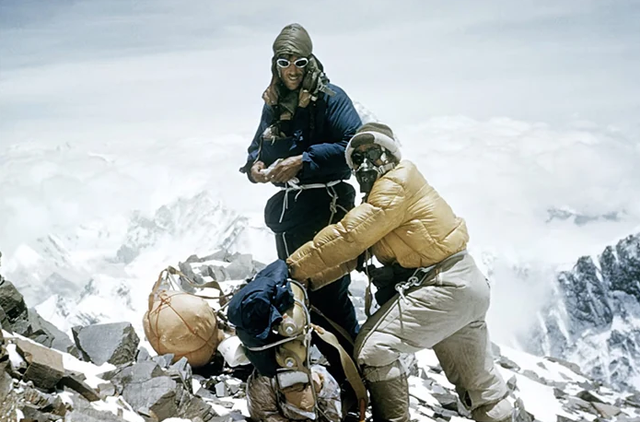 Người đàn ông đầu tiên trên thế giới chinh phục đỉnh Everest không biết chữ - Ảnh 3.