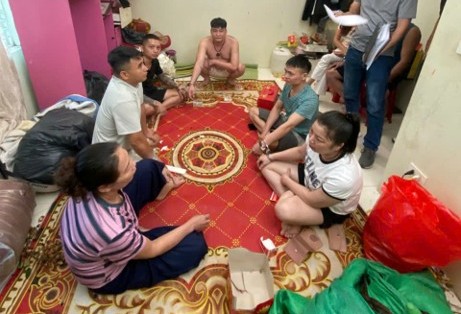 Công an thu giữ 46 triệu đồng trong một căn nhà, xác định Phùng Thị Thắm cùng 5 người có liên quan - Ảnh 1.