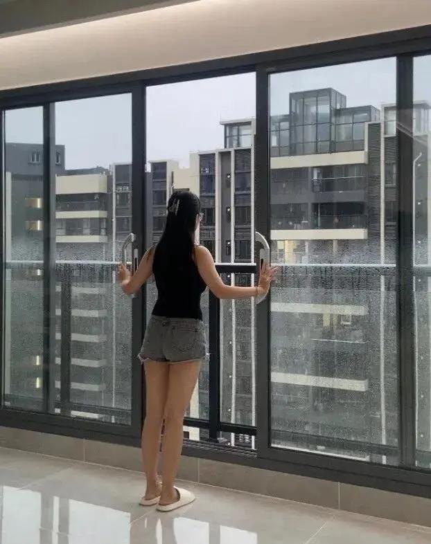Trời có bão, tuyệt đối đừng đứng sát cửa kính phòng khách: Một phút chủ quan có thể trả giá rất đắt - Ảnh 5.