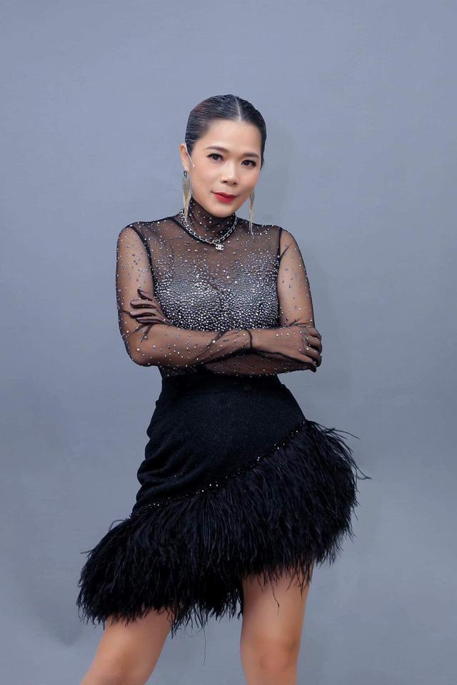 Việt Nam c&oacute; ph&oacute; chủ tịch tập đo&agrave;n nghỉ h&aacute;t 10 năm, ch&aacute;n showbiz lui về sống an nh&agrave;n ở biệt thự ngh&igrave;n m&eacute;t vu&ocirc;ng - Ảnh 3.