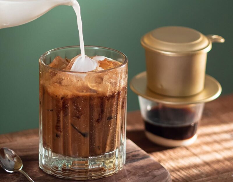 Vì sao gọi là bạc xỉu? Khám phá văn hóa cà phê Sài Gòn đặc biệt - Ảnh 5.