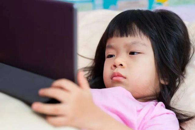 4 khoảnh khắc giúp trẻ cảm nhận tình yêu thương của cha mẹ - Ảnh 1.