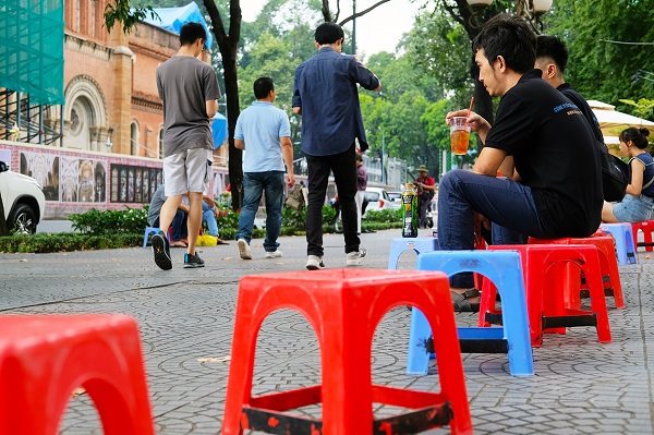 Vì sao khách Tây mê ghế nhựa khi đến Việt Nam? - Ảnh 5.