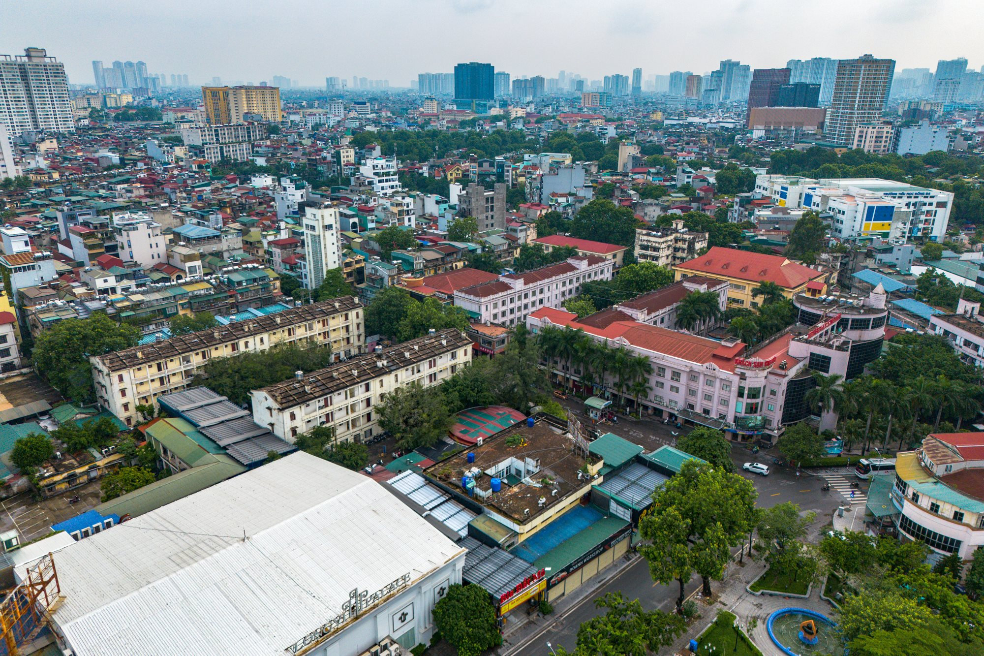 Cận cảnh khu đất gần C&ocirc;ng vi&ecirc;n Thống Nhất, được đề xuất x&acirc;y t&ograve;a th&aacute;p đ&ocirc;i cao nhất thế giới nối thẳng đến S&acirc;n vận động lớn nhất thế giới của Vingroup - Ảnh 11.