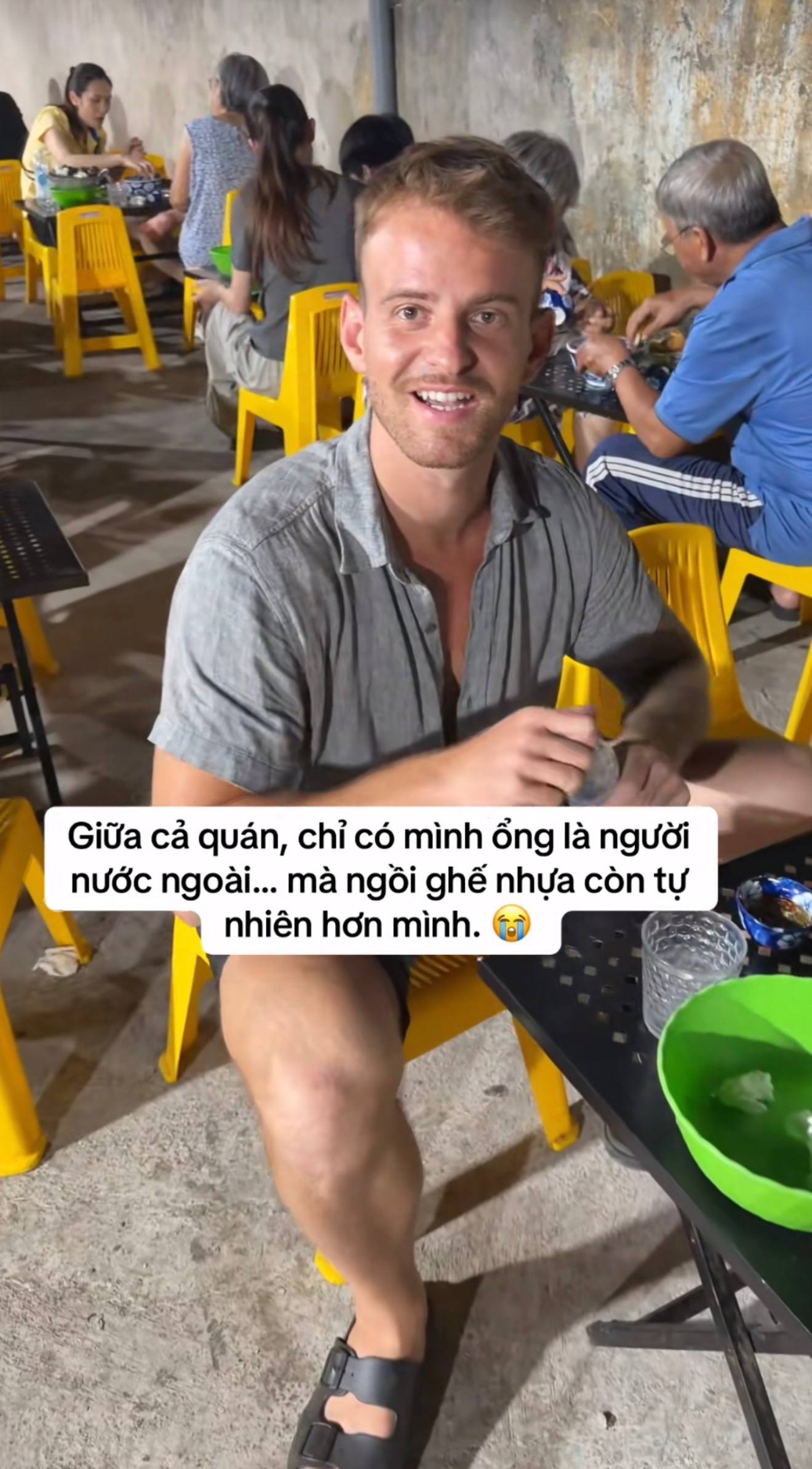 Vì sao khách Tây mê ghế nhựa khi đến Việt Nam? - Ảnh 7.