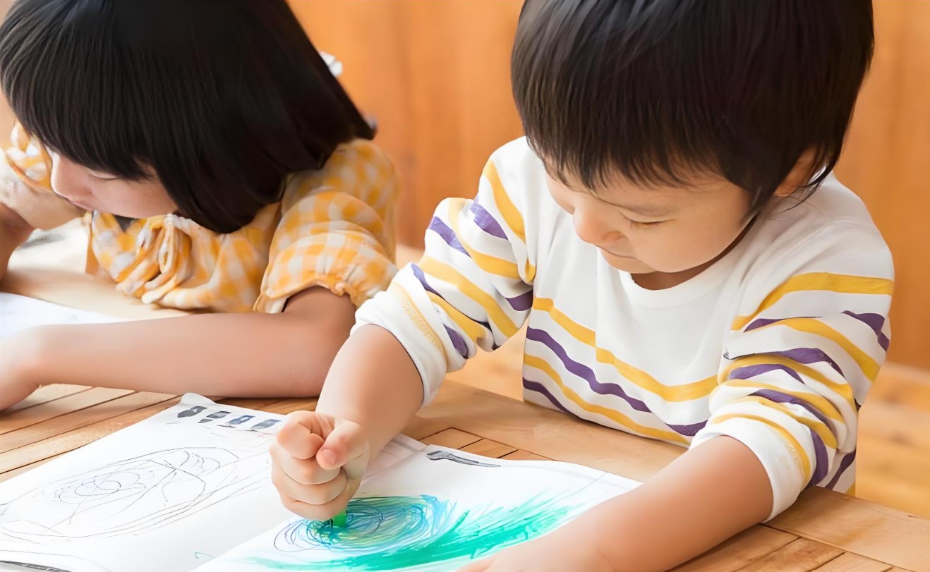 Hướng dẫn gi&uacute;p trẻ học hiệu quả hơn: Đừng để con bạn k&eacute;m th&ocirc;ng minh - Ảnh 1.