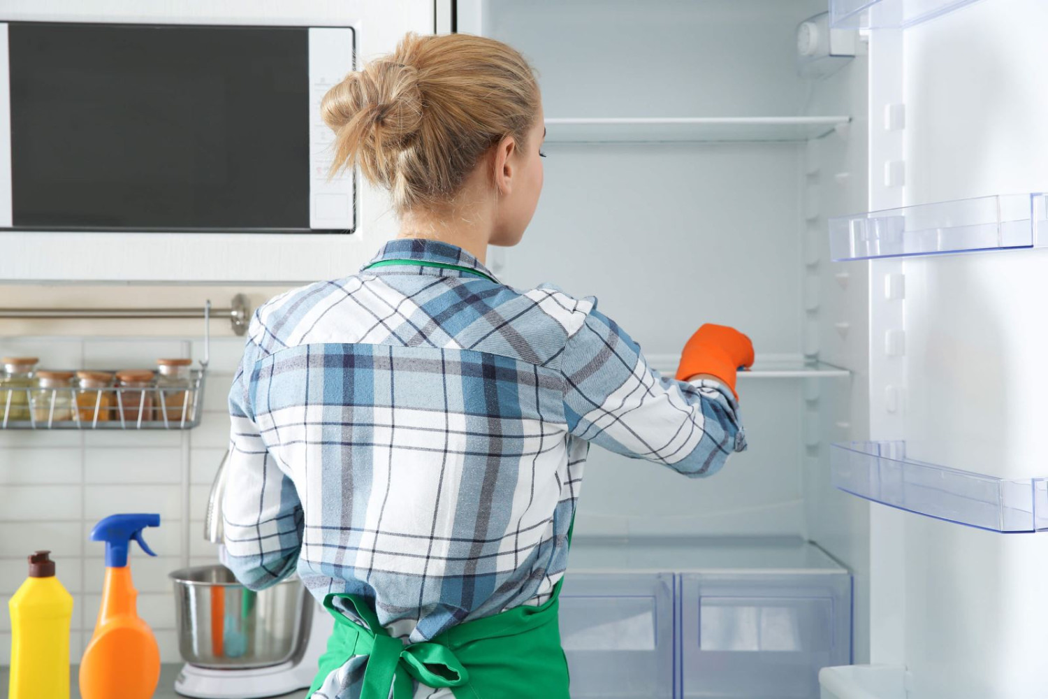Lợi &iacute;ch bất ngờ của việc đặt b&aacute;t muối trong tủ lạnh - Ảnh 3.