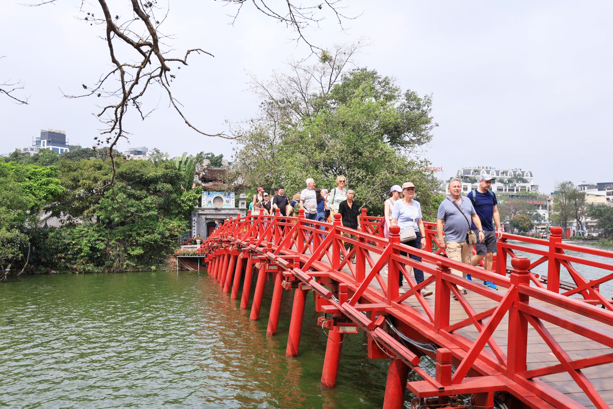 Quốc gia có lượng khách đến Việt Nam đông nhất 7 tháng đầu năm, vượt Hàn Quốc và Nga, gấp gần 6 lần Ấn Độ - Ảnh 2.