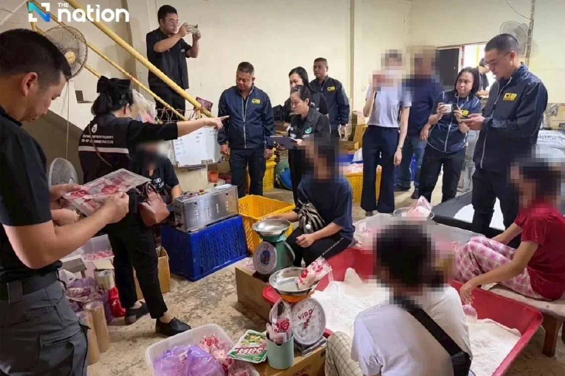 Đường dây sản xuất bột ngọt giả bị triệt phá - Ảnh 3. Đường dây sản xuất bột ngọt giả bị triệt phá - Ảnh 3.