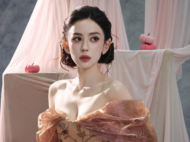 5 mỹ nhân Tân Cương đẹp nhất Cbiz: Địch Lệ Nhiệt Ba dẫn đầu, người cuối được ví như bước ra từ bích họa - Ảnh 4.