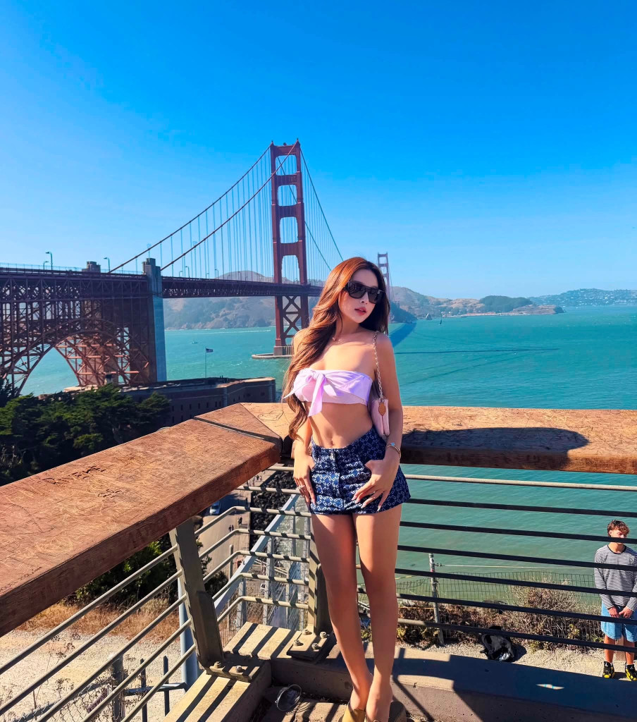 Hot girl đẹp nhất nhì Việt Nam U40 đi khắp thế gian, tới Mỹ gặp 1 người Hot girl đẹp nhất nhì Việt Nam U40 đi khắp thế gian, tới Mỹ gặp 1 người