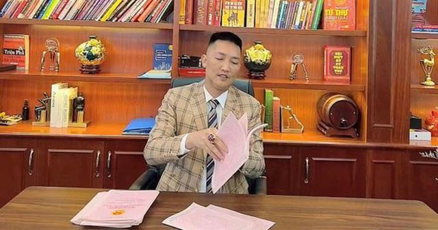 Bất ngờ: Huấn Hoa Hồng từng l&agrave; Chủ tịch c&ocirc;ng ty bất động sản với slogan nổi tiếng &ldquo;c&oacute; l&agrave;m th&igrave; mới c&oacute; ăn&rdquo;- Ảnh 1.