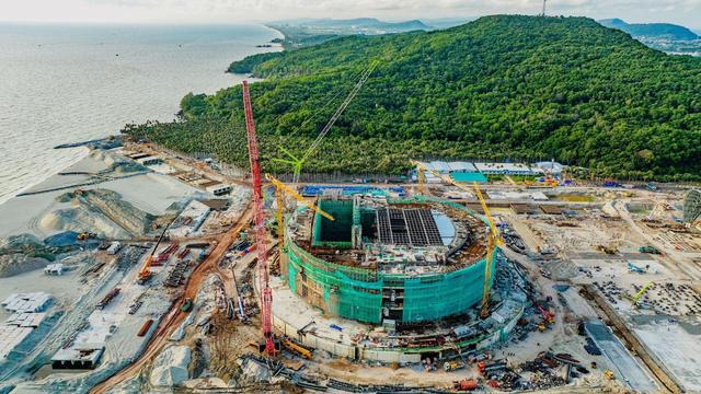 Công trình đang thành hình ở đảo ngọc của Việt Nam: Kỳ vọng lọt top châu Á, sức chứa hơn "nhà hát Oscar" - Ảnh 2.
