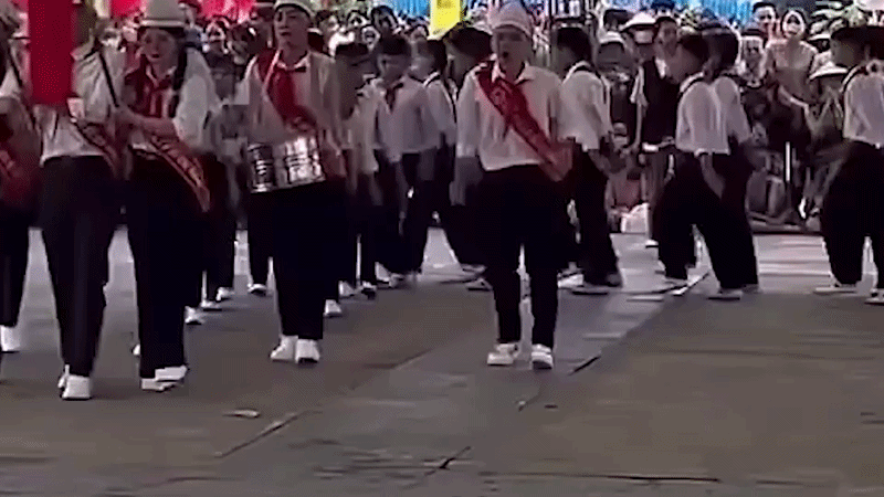 Xôn xao clip thi nghi thức đội kiểu “cà thọt”, Bí thư Đoàn xã ở Thanh Hóa giải thích - Ảnh 1.