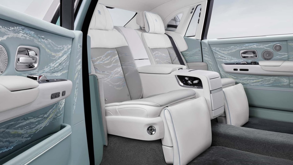 Hoa hậu Mai Phương Thúy đăng ảnh Rolls-Royce Phantom đúng ngày sinh nhật: Bản giới hạn 10 chiếc toàn cầu, giá quy đổi gần 68 tỷ đồng - Ảnh 7.