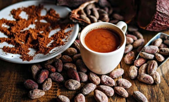 Ăn h&agrave;ng trăm b&aacute;t m&igrave; vẫn giữ d&aacute;ng thon gọn, người phụ nữ Nhật Bản chia sẻ loại đồ uống b&aacute;n đầy ở Việt Nam - Ảnh 1.