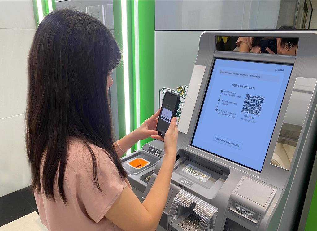 Cặp vợ chồng bị c&ocirc;ng an ngăn chặn lừa đảo 1,5 tỷ đồng - Ảnh 1.