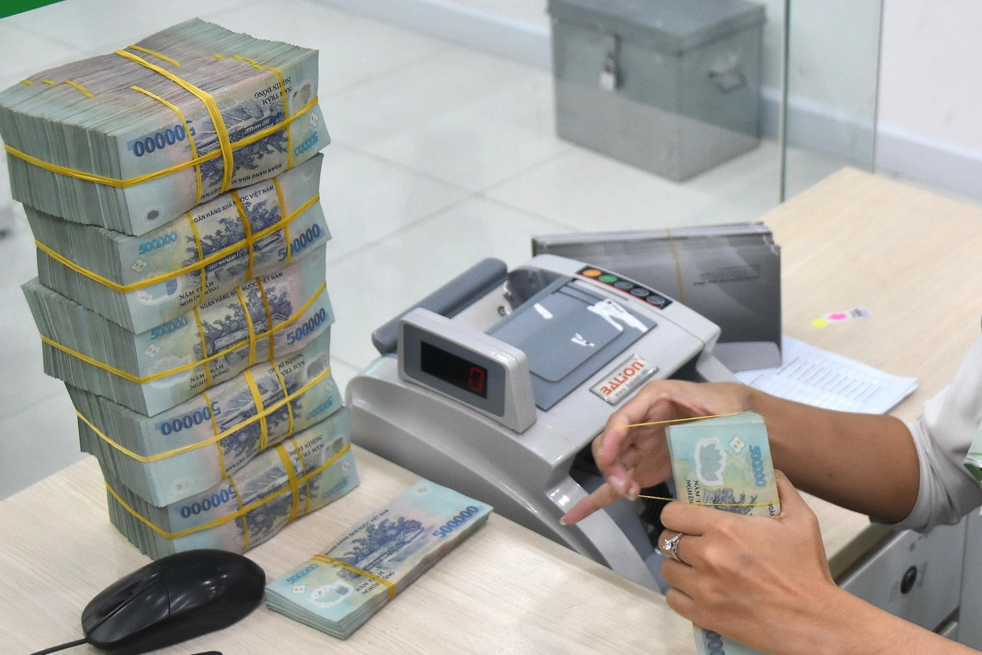 L&atilde;i suất ng&acirc;n h&agrave;ng 7/8 tại Agribank, Vietcombank, BIDV, VietinBank, MB, Sacombank, HDBank,... - Ảnh 1.