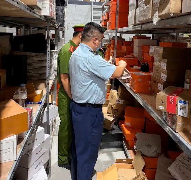 Ra quyết định khởi tố chủ shop Nguyễn Thị Hương SN 1985 - Ảnh 1.