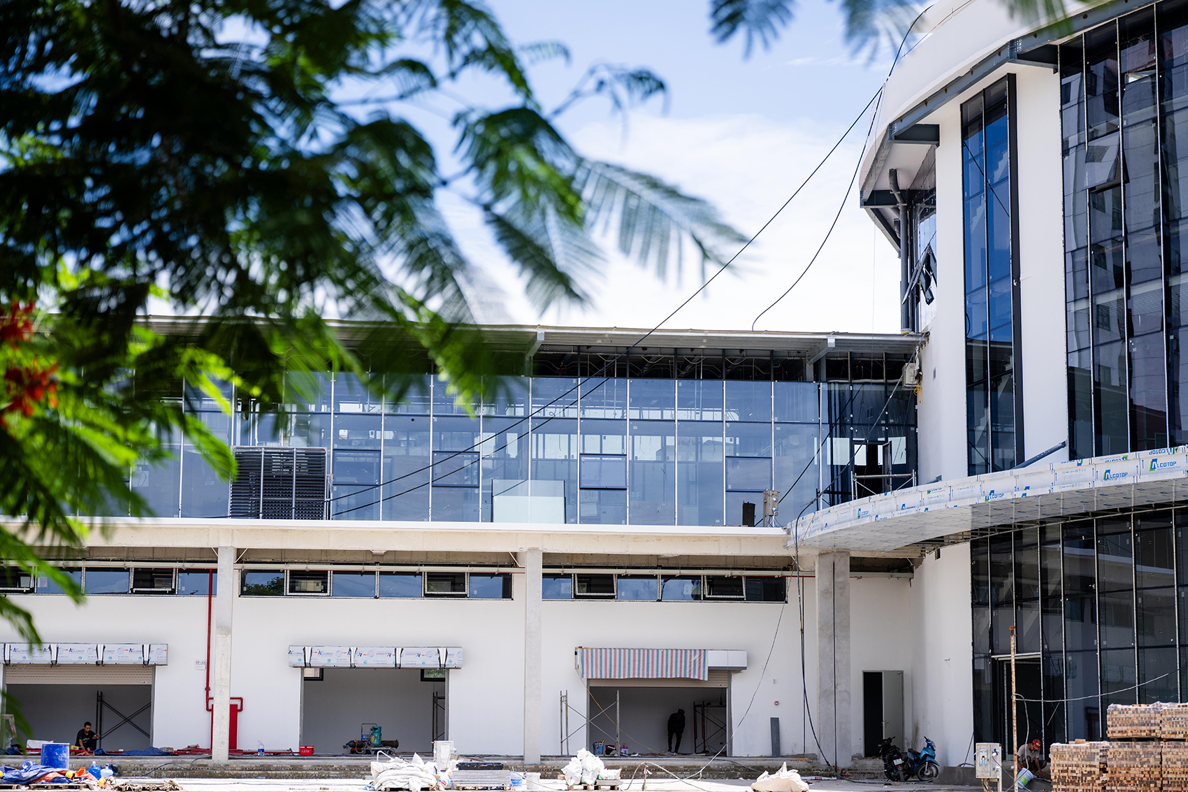 Diện mạo mới của bến xe kh&aacute;ch gần 120 tỷ đồng ở H&agrave; Nội sau hơn một năm thi c&ocirc;ng khiến nhiều người bất ngờ - Ảnh 12.