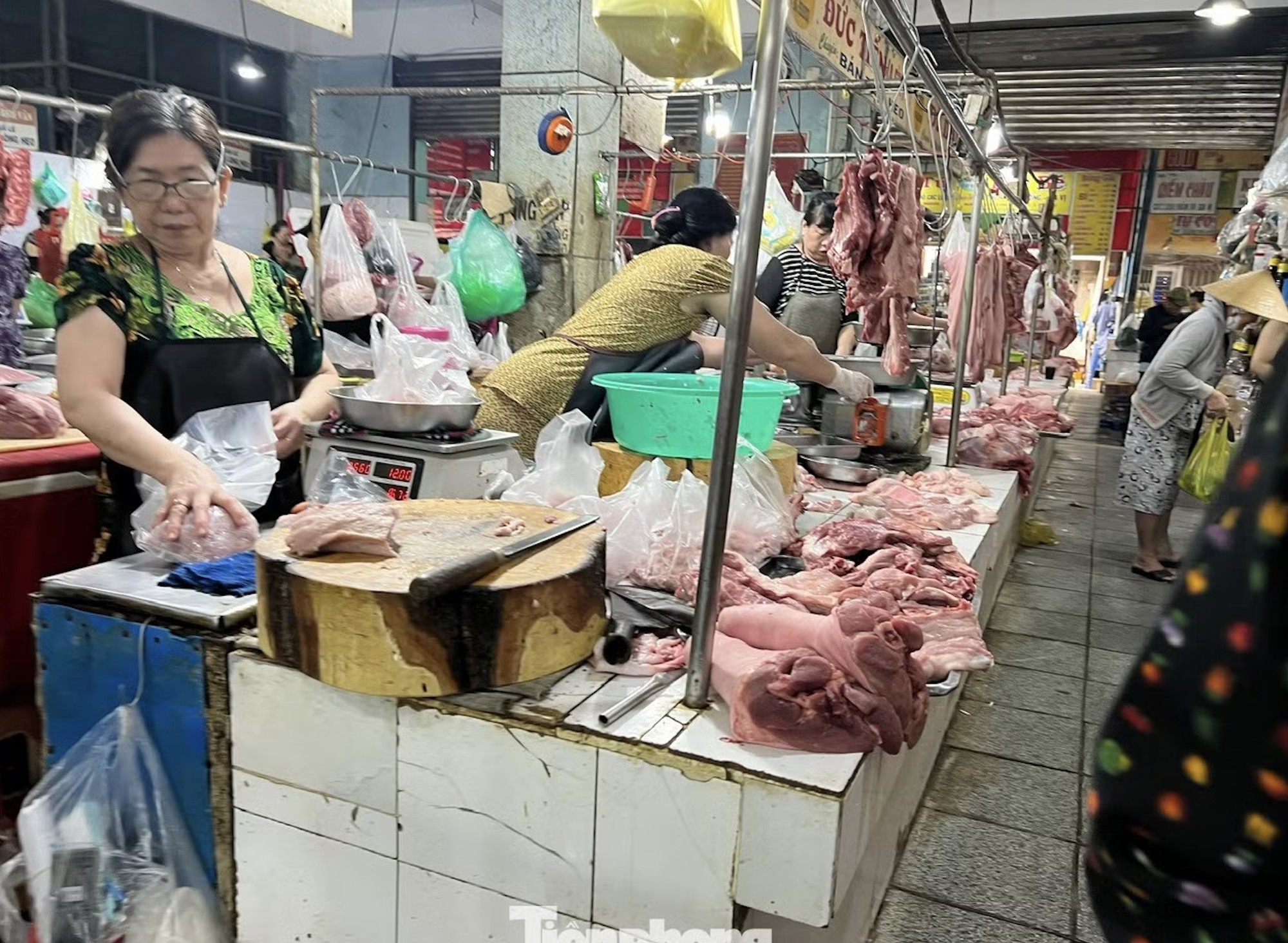 Bộ Tài chính nói gì về tình trạng ‘lương chưa tăng, giá đã chạy trước’? - Ảnh 1.