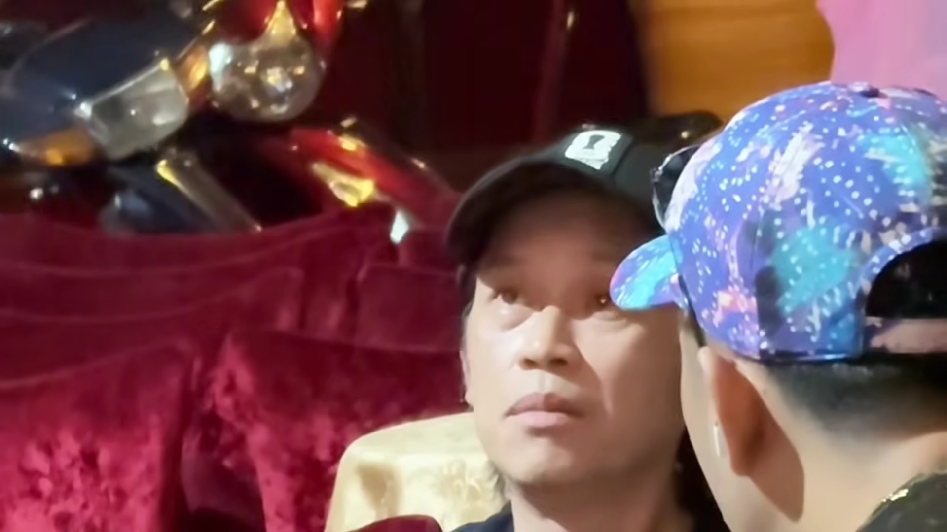 NSƯT Ho&agrave;i Linh đi xe m&aacute;y chạy show, rất đắt show - Ảnh 1.