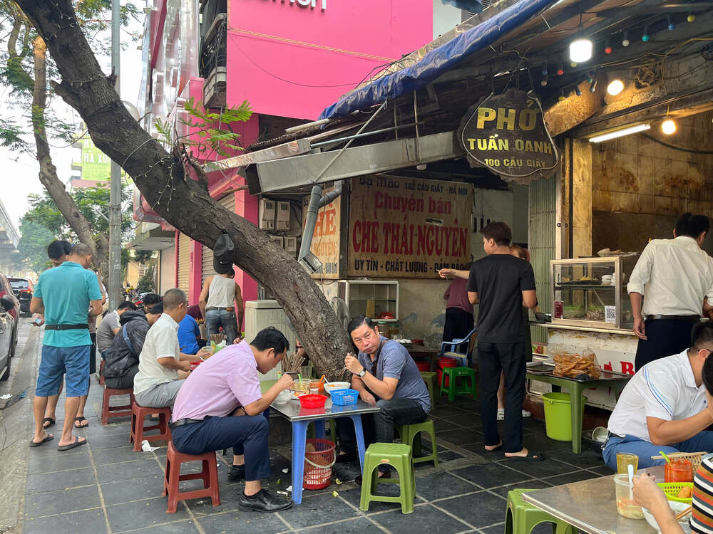 V&igrave; sao phở H&agrave; Nội hay b&aacute;n hết trước giờ trưa? - Ảnh 1.