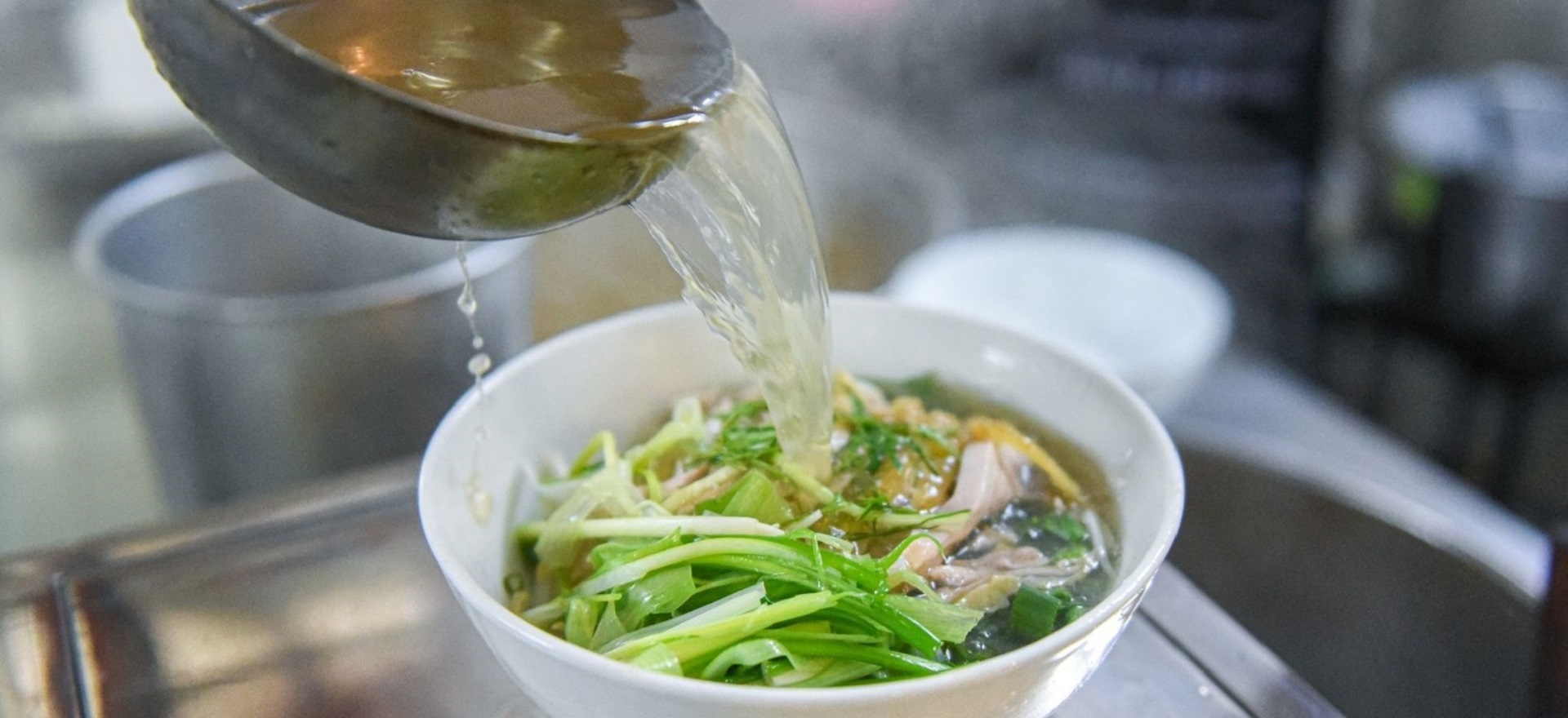 V&igrave; sao phở H&agrave; Nội hay b&aacute;n hết trước giờ trưa? - Ảnh 3.