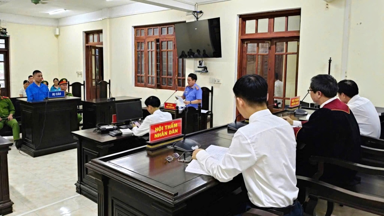 Hành động khó hiểu của người đàn ông có giao dịch chuyển khoản 499.999.999 đồng - Ảnh 1.