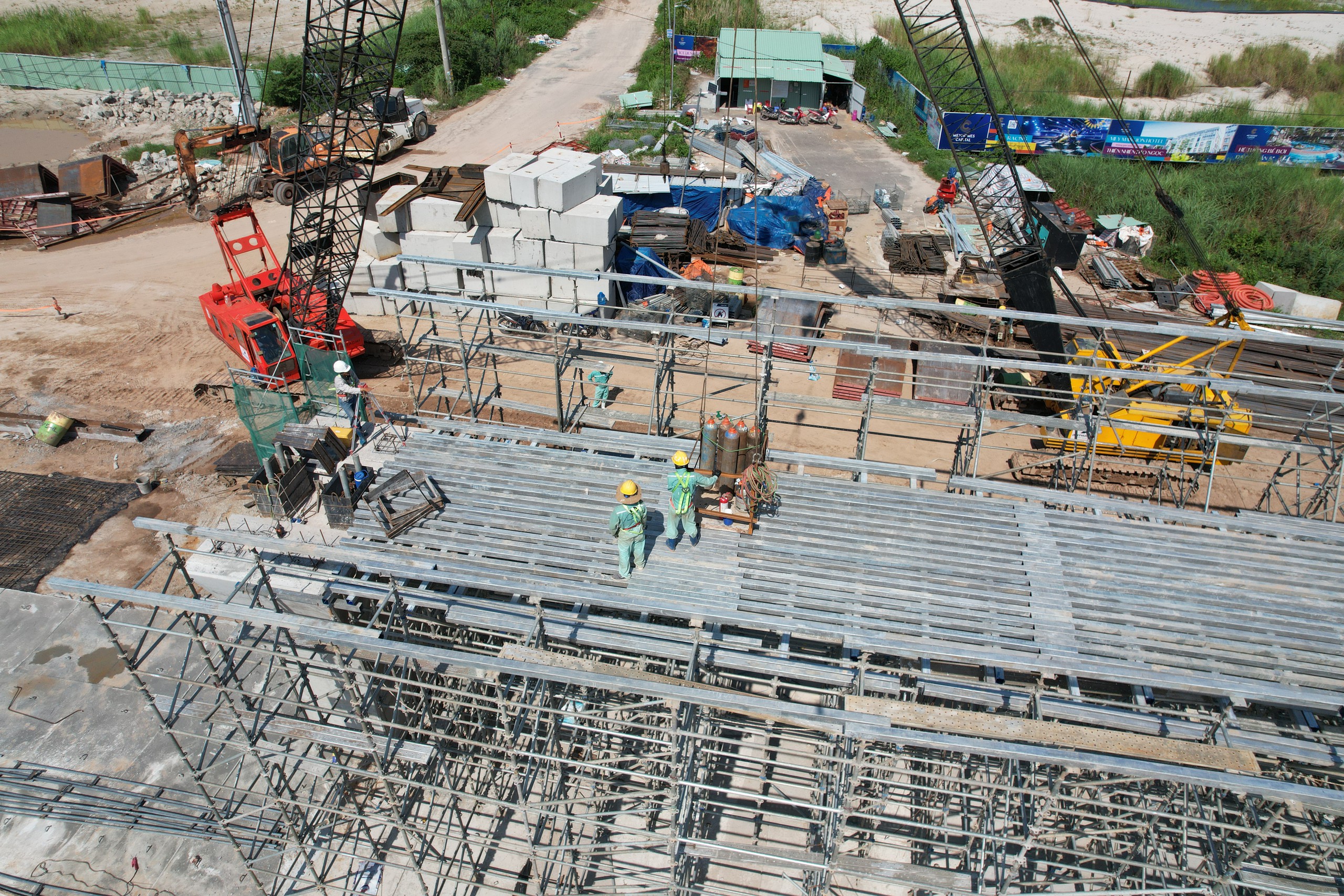 Tàu điện LRT 9.000 tỷ đồng chưa từng có ở Việt Nam vượt ải thiên tai để cán đích trước thời điểm trọng đại - Ảnh 4.