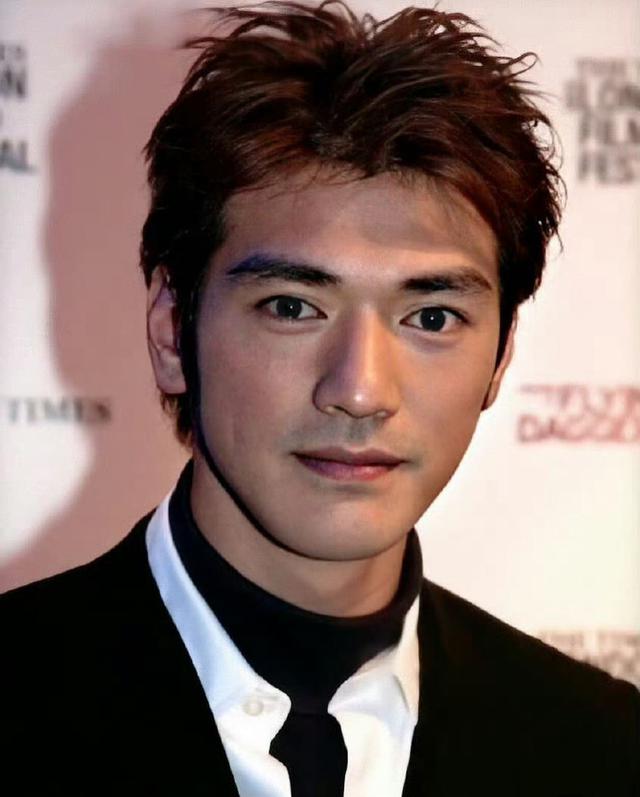 Sao nam b&iacute; ẩn nhất showbiz: Sở hữu t&agrave;i sản ngh&igrave;n tỷ nhưng sống như "người v&ocirc; h&igrave;nh", đạo diễn phải năn nỉ mới chịu đ&oacute;ng phim- Ảnh 3.
